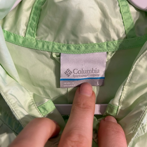 Columbia Lime green zip up windbreaker with pockets, hood and drawstring waist - Picture 3 of 6